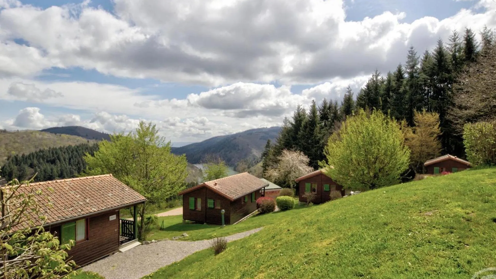 Holiday home Charmant Chalet 35M², 2 Ch, Terrasse Privee, Activites Nature Aux Monts De La Madeleine, Animaux Ok - Fr-1-496-240 Saint-Rirand